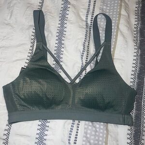 Victoria’s Secret VSX Sport Bra‎ 34B